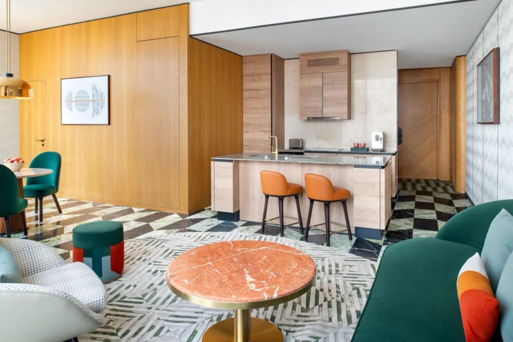 8f264adbe12044288e74b6ff84a32a2e LLQ Lifestyle