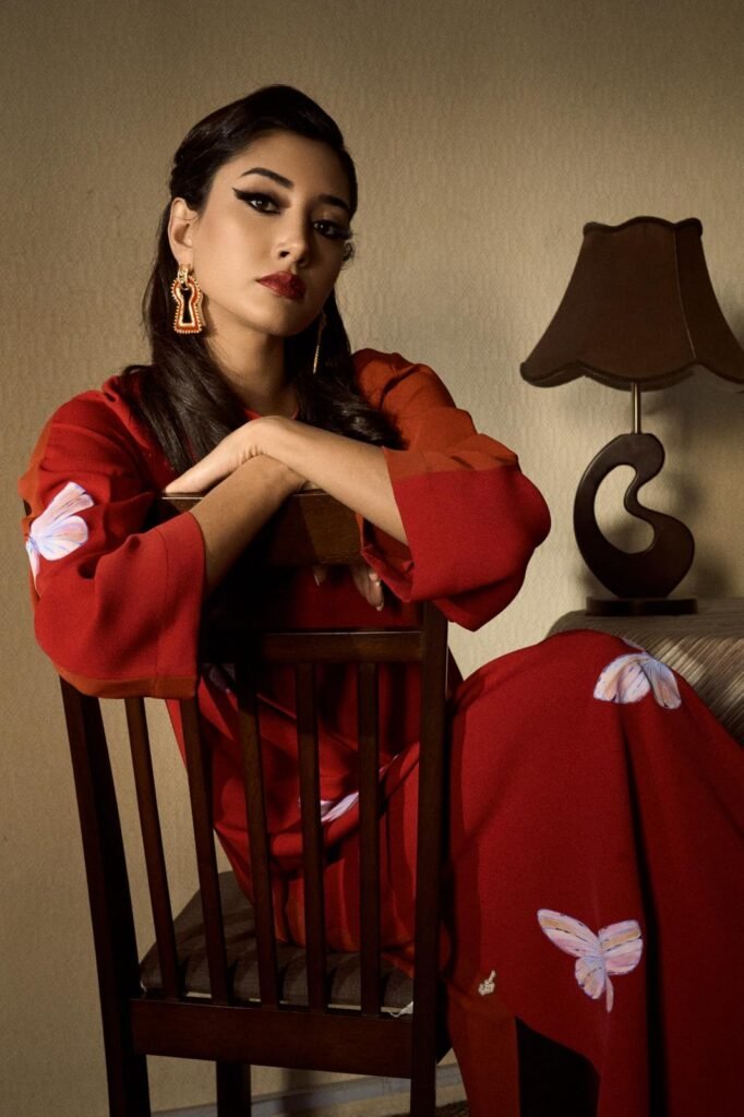 a49b25644c424b9e9ea7af59f4f70a4b LLQ Lifestyle